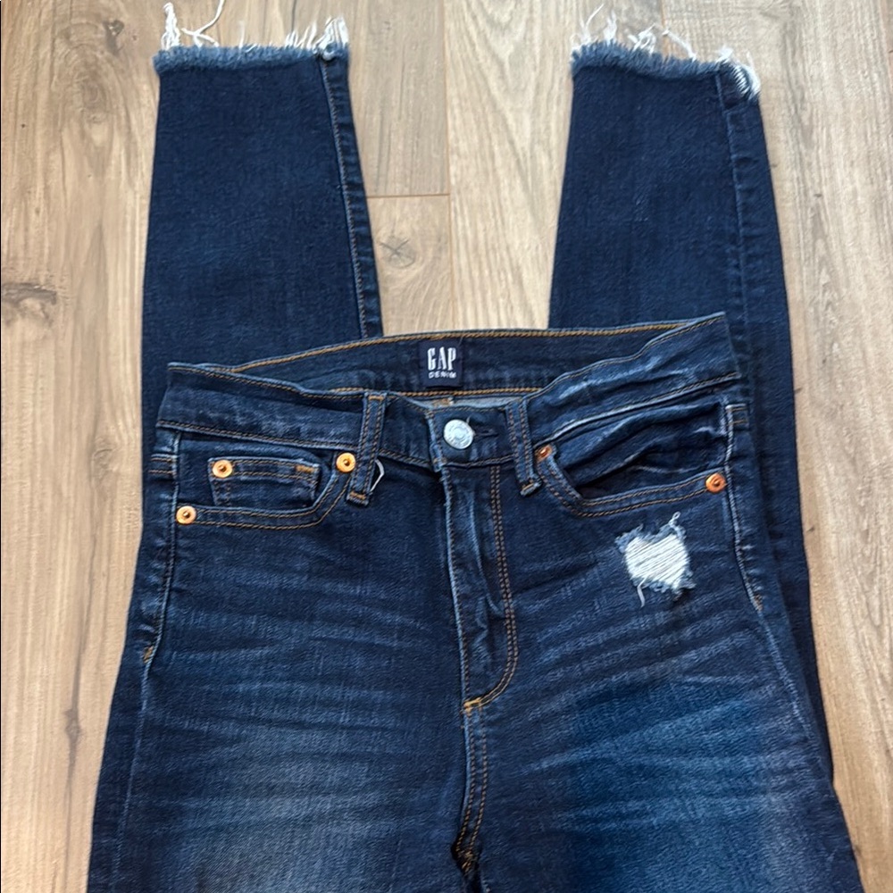 GAP Women's Dark Blue Cropped Jeans size 24